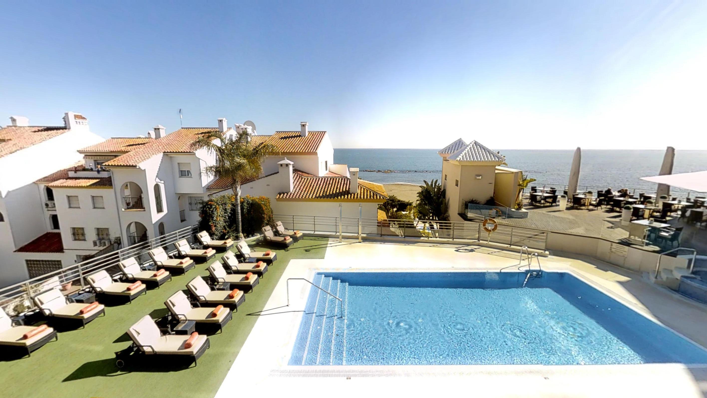 Vincci Seleccion Aleysa Otel Benalmádena Dış mekan fotoğraf A swimming pool in Spain