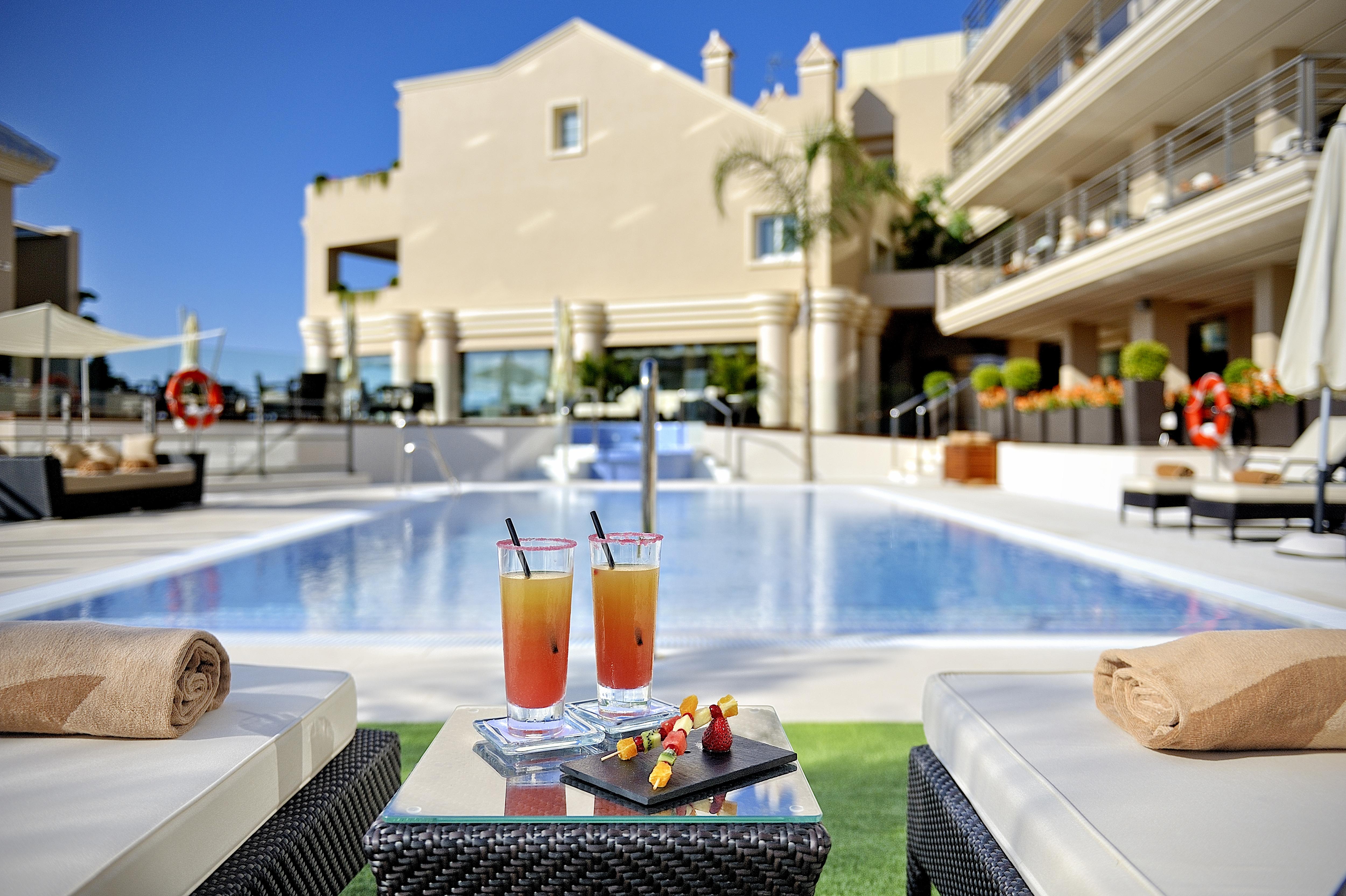 Vincci Seleccion Aleysa Otel Benalmádena Dış mekan fotoğraf The pool at the hotel