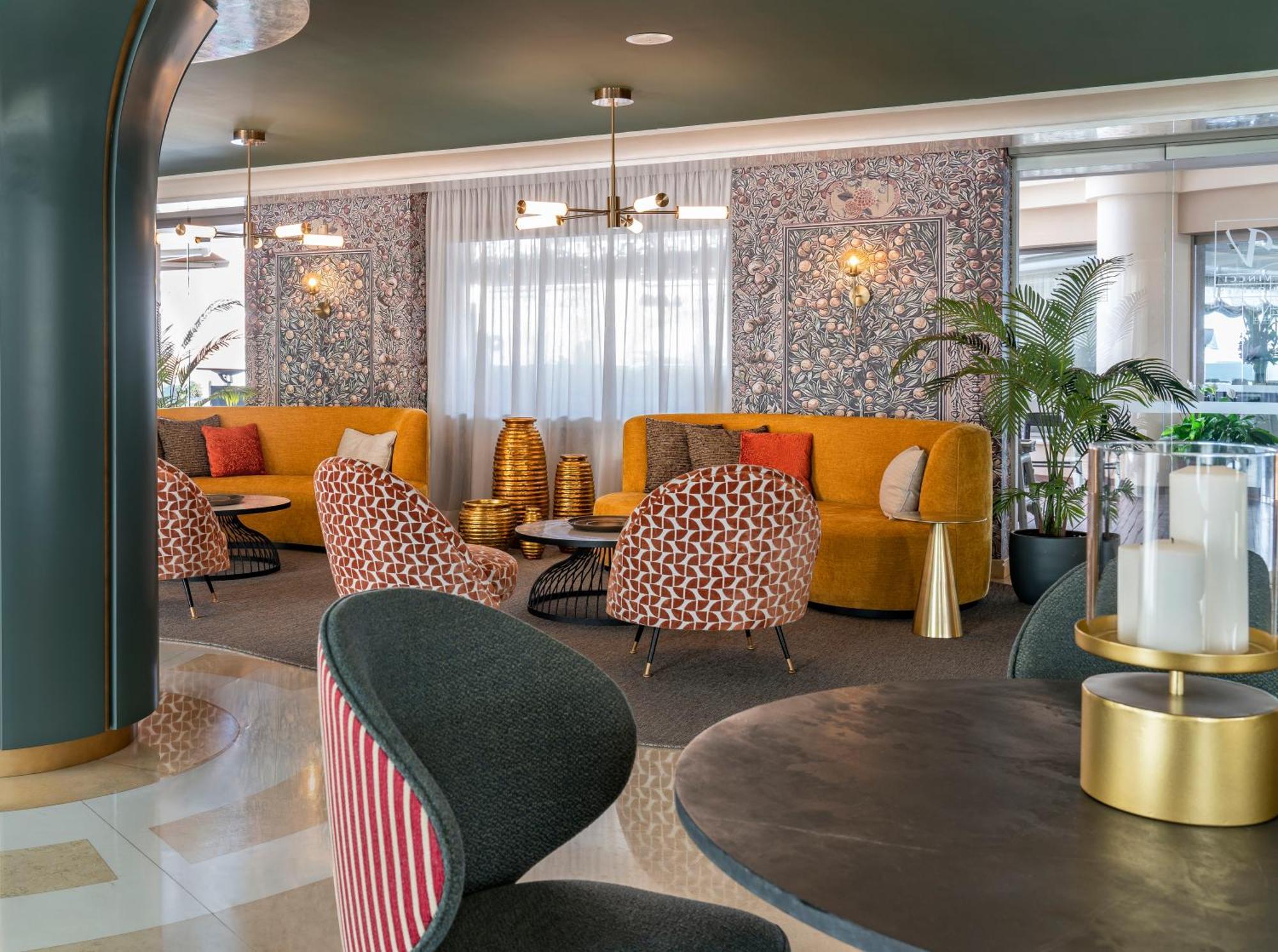 Vincci Seleccion Aleysa Otel Benalmádena Dış mekan fotoğraf The lounge at the airport