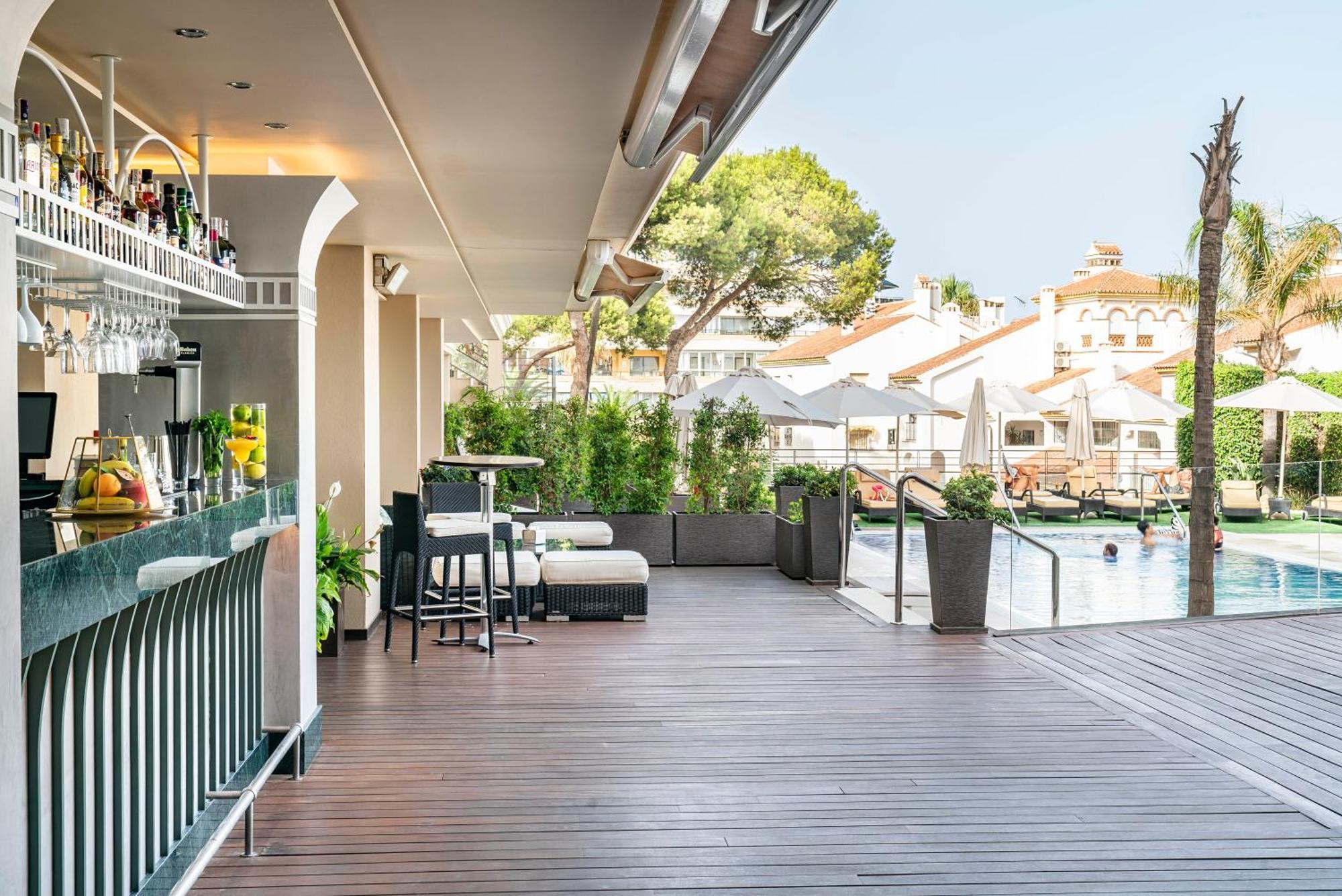 Vincci Seleccion Aleysa Otel Benalmádena Dış mekan fotoğraf The hotel's rooftop bar